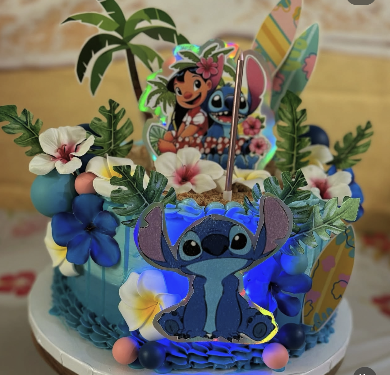 Pastel de fondant creativo artesanal Orlando FL Dulce Amorito Bakery